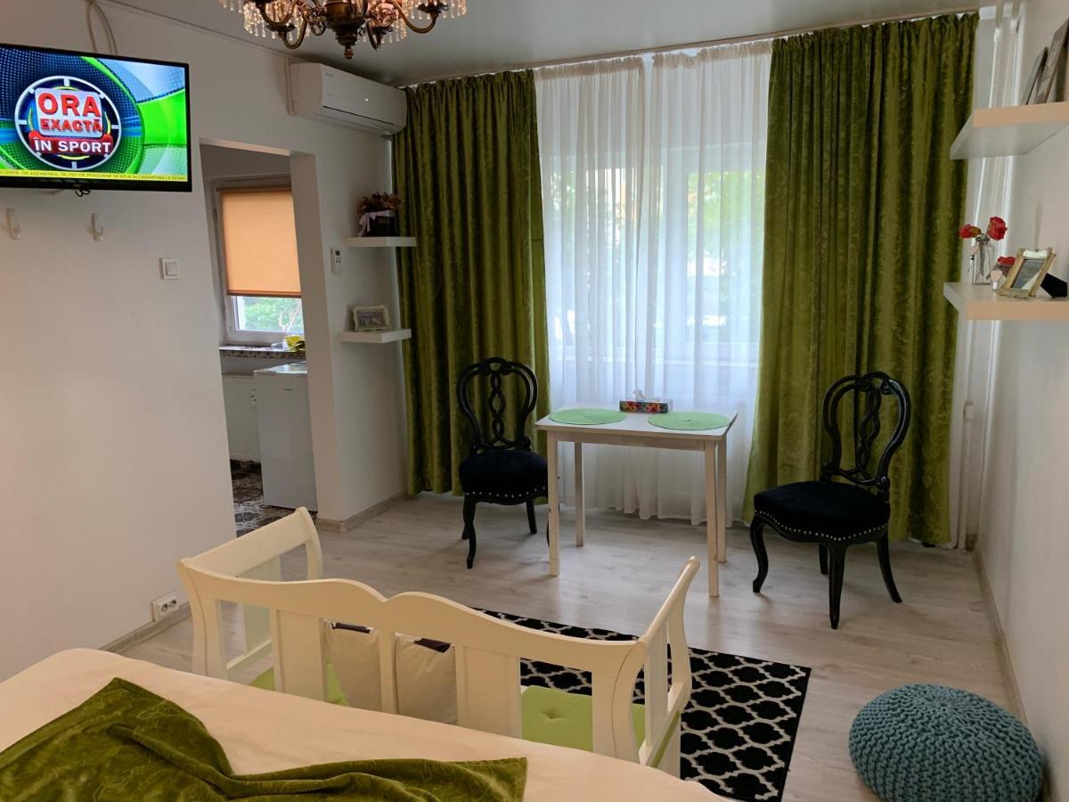 Cozy Apartment In A Quiet Area Craiova Buitenkant foto
