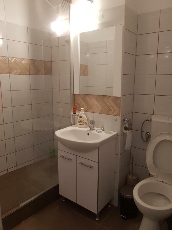 Cozy Apartment In A Quiet Area Craiova Buitenkant foto