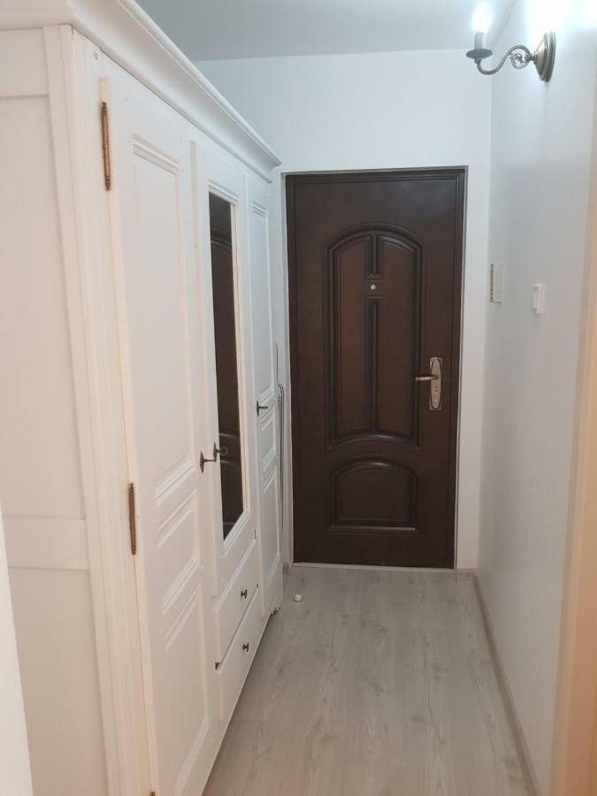 Cozy Apartment In A Quiet Area Craiova Buitenkant foto