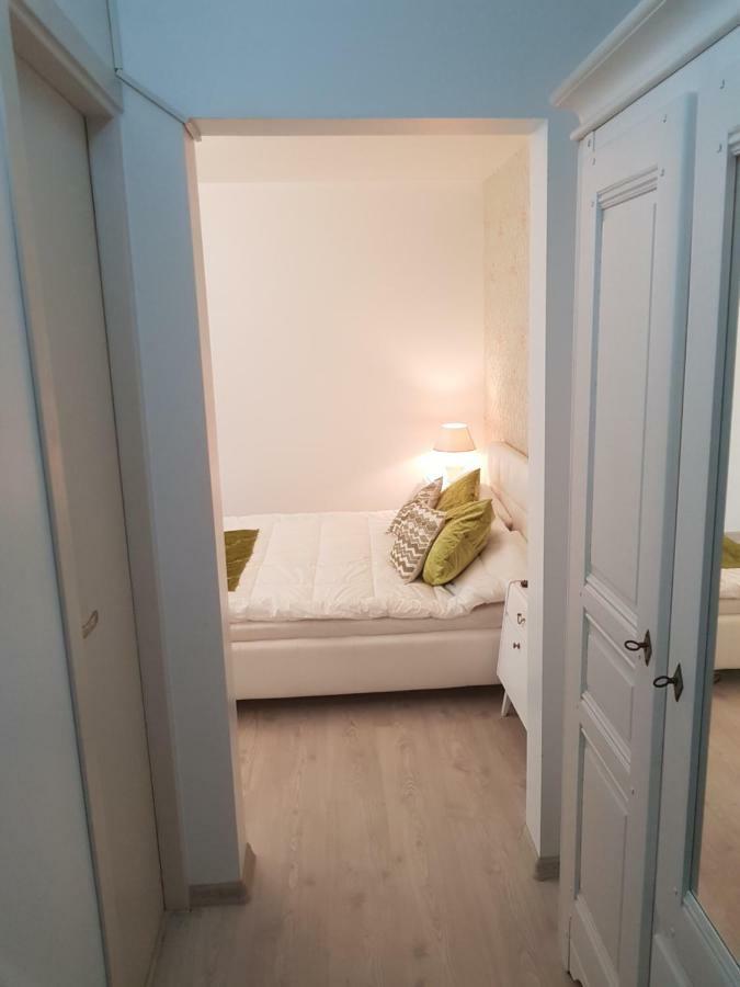 Cozy Apartment In A Quiet Area Craiova Buitenkant foto