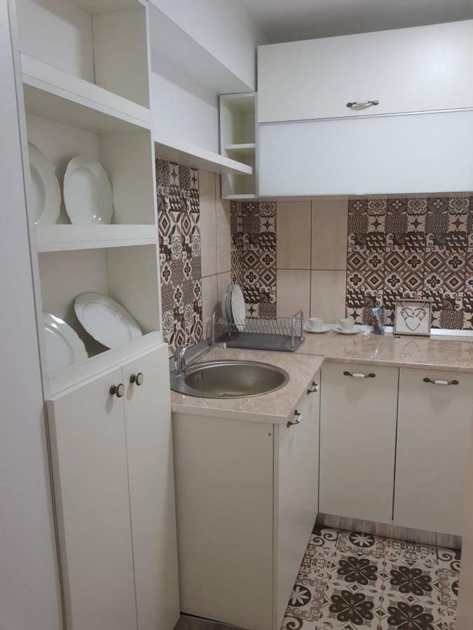 Cozy Apartment In A Quiet Area Craiova Buitenkant foto